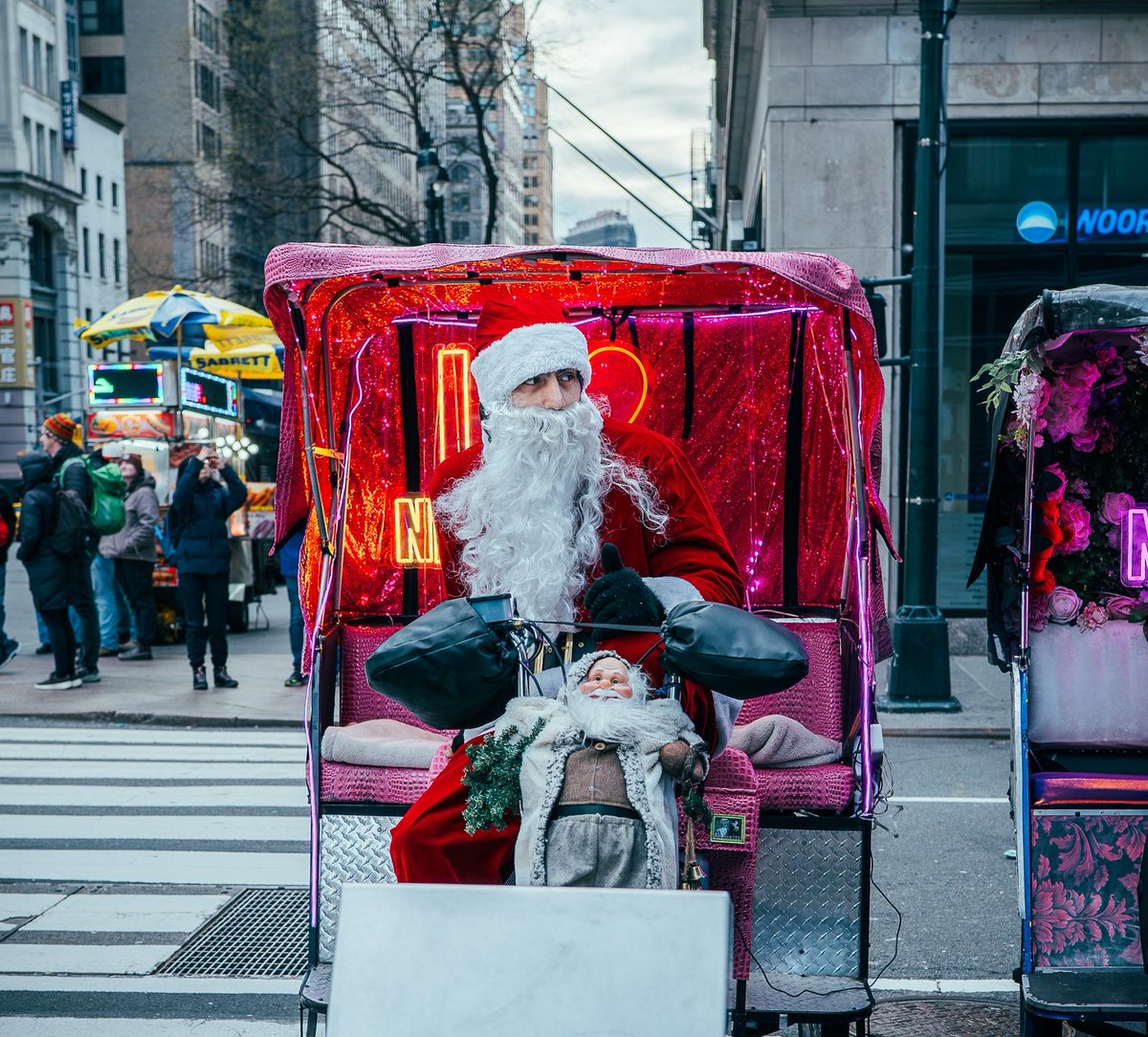 moboade's tweet photo. Tis the season in #NYC, #streetphotography https://t.co/KNI54HCh0M