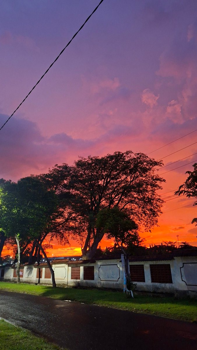 cutebear16_'s tweet photo. ini langit tadi sore seabis hujan bagus banget🥺 https://t.co/IyPs1jOrGR
