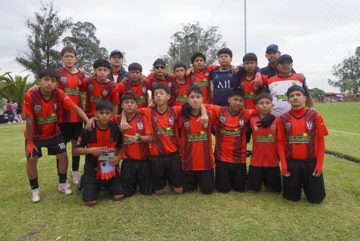 Aucas45's tweet photo. ⚽️ Con éxito se realizó el Torneo Nacional de Captación Copa Papá Aucas 🟡🔴

Cientos de niños,niñas y jóvenes de todo el país participaron en este gran evento en el Complejo de Puembo.😉 

Nos vemos en Guayaquil en la siguiente edición, gracias a todos.✌️

#SomosFormación 

🟡🔴 https://t.co/HCETxRZDV5