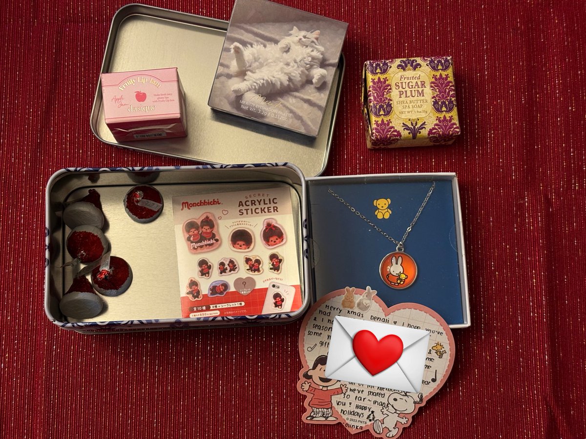 httpdenali's tweet image. cutie christmas gifts and treats from friends 🥹💝🧸