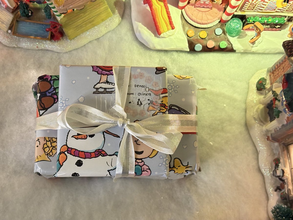httpdenali's tweet image. cutie christmas gifts and treats from friends 🥹💝🧸