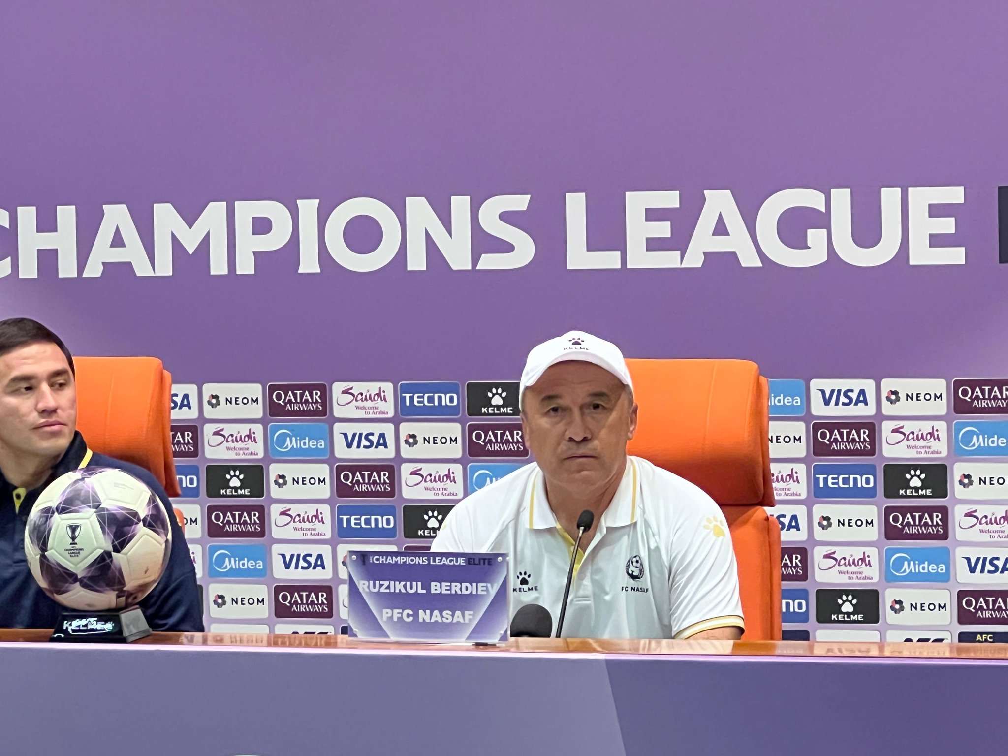 روزيكول بيردييف مدرب فريق ناساف الأوزبكي في المؤتمر الصحافي: - لعبنا جيدا في المواجهة، ولم يحالفنا الحظ، كان بالإمكان أن تنتهي المباراة بنتيجة أفضل. #الاتحاد_ناساف 