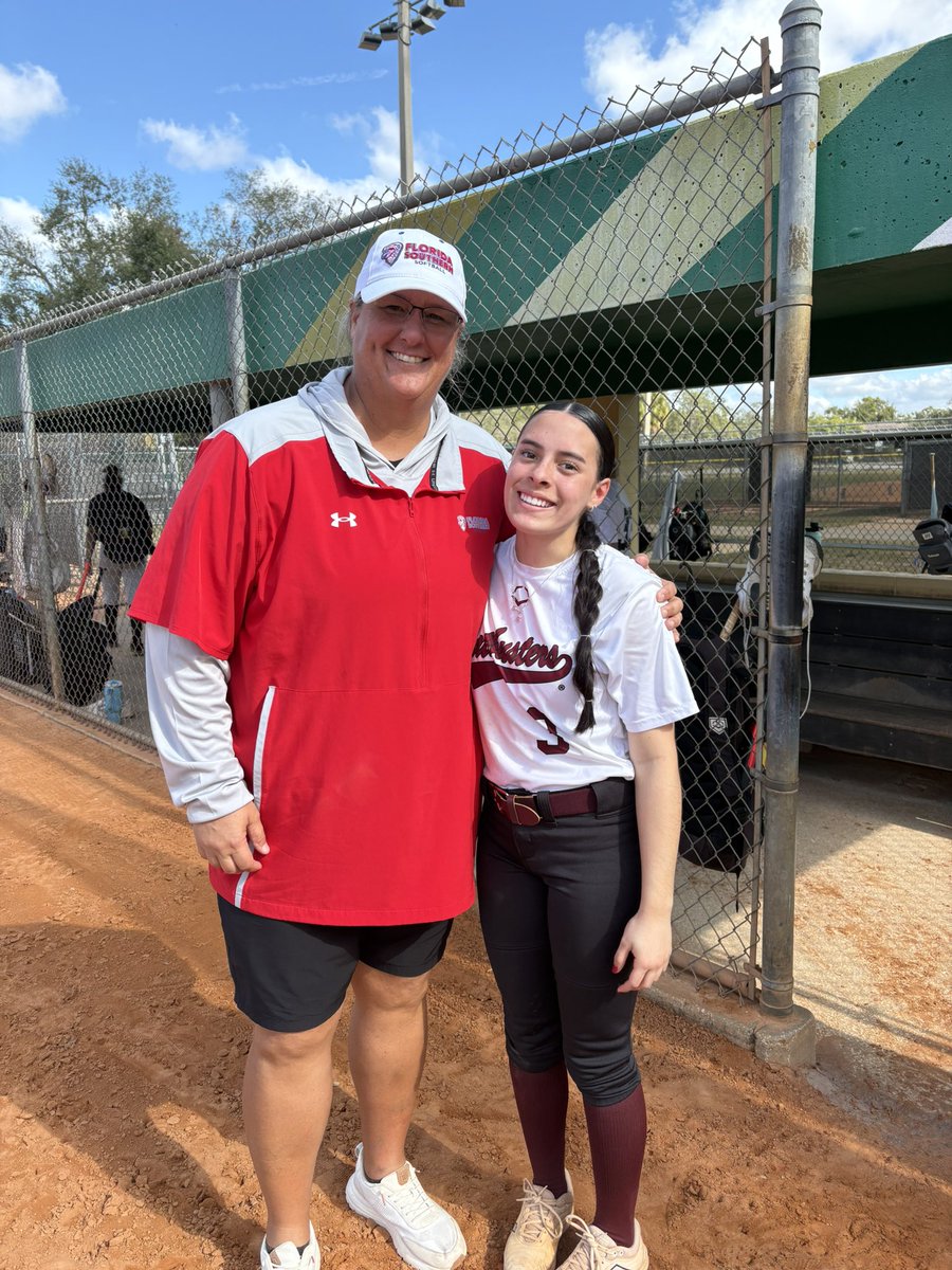 KLo2027's tweet photo. I’m very grateful to also learn from Coach Mo at the USF Pitching Camp! Thank you for your help and reminding me to keep things simple. 
@FSC_Softball @USFSoftball https://t.co/XkMxpOtfZs
