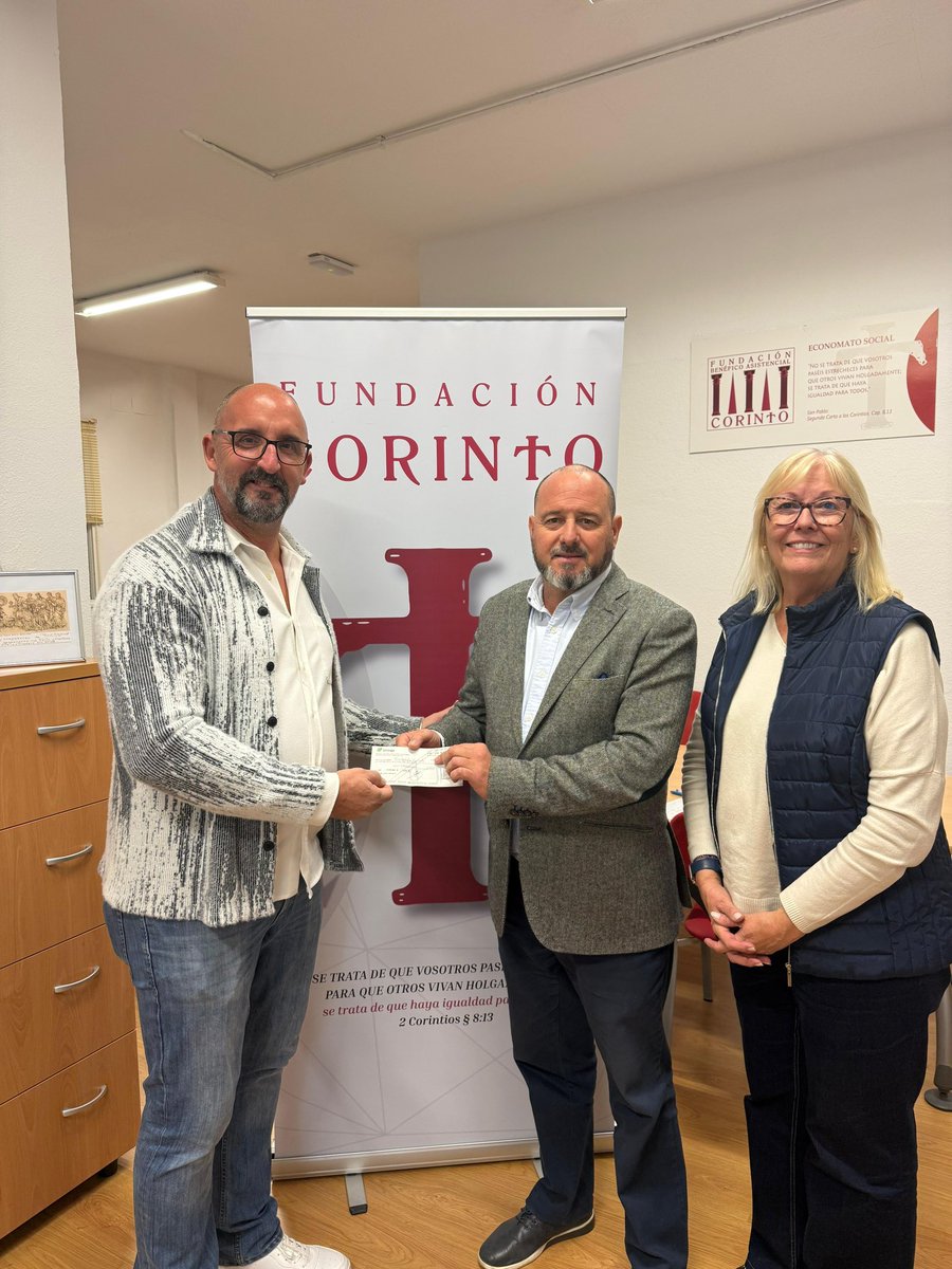F_CORINTO's tweet photo. La Fundación agradece la generosidad de la Hermandad de la Llaga en el Hombro (@Llaga_Buena_Fe ) por su colaboración en nuestra campaña de Navidad y a la cofradia de Estudiantes (@Estudiantes_mlg ) por su donativo realizado a nuestra fundación.

#CofradiasMLG https://t.co/zNs0aClySH