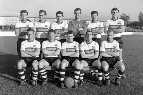CRYSTAL PALACE FC <a href="/CPFC/">Crystal Palace F.C.</a> #CPFC 1960-61
Back (left to right): Long, G. Petchey, A. Noakes, V. Rouse, J. McNichol, R. Lunnis.
Front: J. Gavin, R. Summersby, Johnny Byrne, R Colfa, R. Heckman.