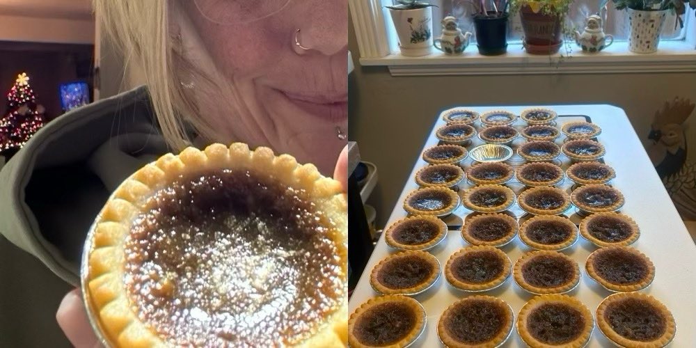 sativasoles1's tweet photo. 🇨🇦A Canadian love language~warm & gooey, raisin packed, homemade flaky buttery butter tarts #TasteOfHome #Tradition #Nostalgia🤟💖#CanadianPride #LoveLanguage #SheBakes #ChristmasEveEveBaking #RunnyVSFirm #RaisinsVSNon #FoodIsLove
Me flirting😏 @iam2nice4ppl https://t.co/zsCUuehU29