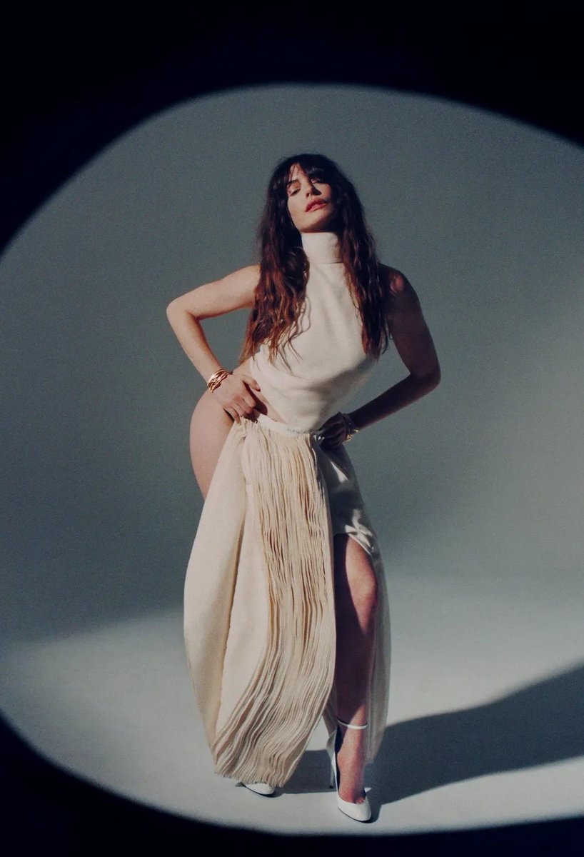 JumpTrailers's tweet image. Anne Hathaway for WWD Weekend