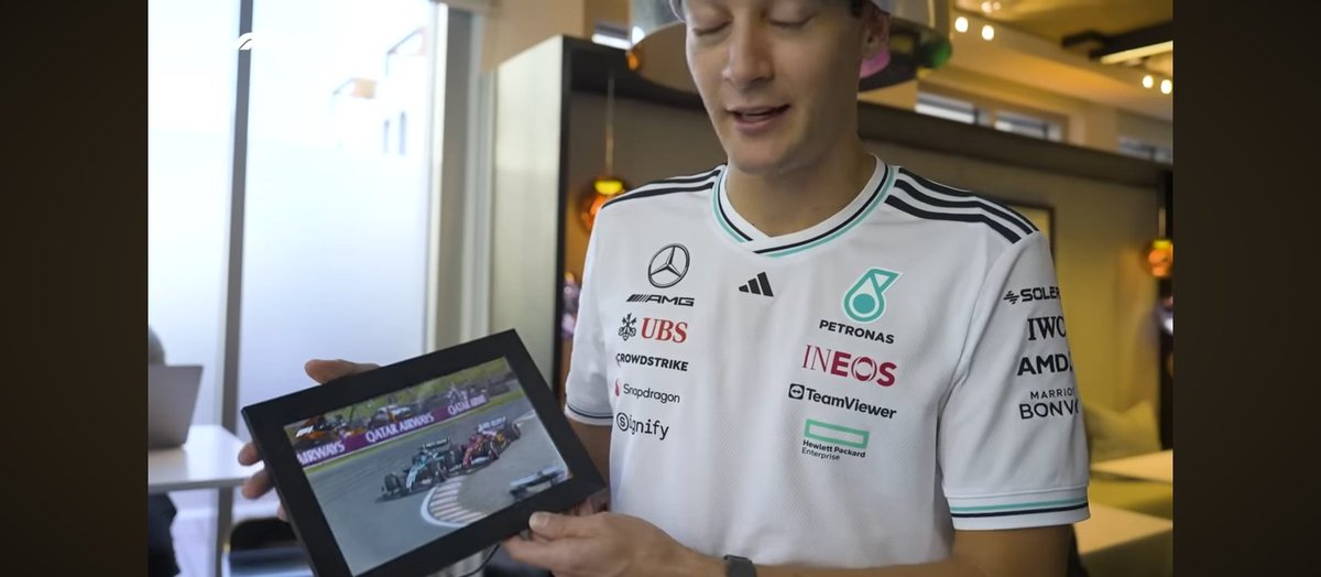 Eel regalo de Charles para George JSJFJFKSKDKMDM