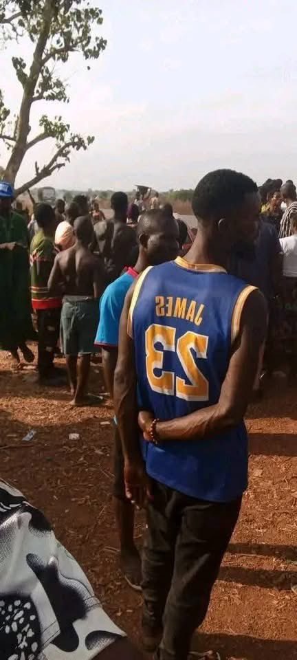 IN BENUE TODAY: FULANI HERDSMEN KI-LL 5, BLOCK ORTESE-YOGBO ROAD

Fulanis armed Herdsmen are keeping to their world: to ensure Christians don't celebrate Christmas in peace.
 in Guma Local Government of Benue State as fulani herdsmen kil!ed 5 people, abducted some, injured many.