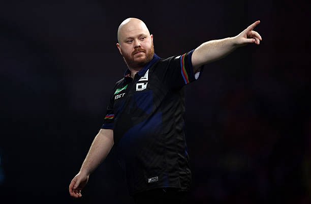 ActuFlechettes's tweet photo. LE MEILLEUR SPORT AU MONDE 🎯🤯 🍿 

EN MENANT 2-0, HOOD 🏴󠁧󠁢󠁥󠁮󠁧󠁿 S’IMPOSE 3 SETS À 2 FACE À NOPPERT 🇳🇱 QUI A LÂCHÉ DES FINISH A 157,107 POUR RESTER EN VIE !!!  🤯😳

L’ANGLAIS S’EST IMPOSÉ DANS UNE DERNIÈRE MANCHE DÉCISIVE !!! 😱 

NOPPERT 🇳🇱 A RATÉ UNE FLÉCHETTE DE MATCH ❌

#lequipeFLECHETTES