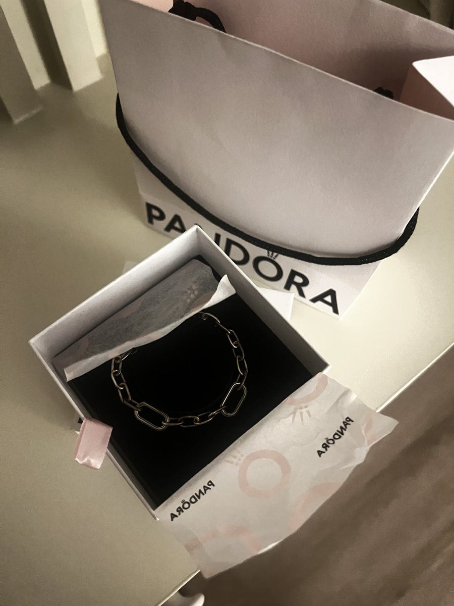 iwererainbow's tweet photo. ขายต่อ pandora me sterling silver link bracelet 

size 17.5  ตั้งแต่ซื้อมาได้เคยใส่เลย มีกล่อง มีถุง

หน้าช้อป 4,200 ปล่อย 2,000// dm loey ka

#แพนโดร่ามือ2 #แพนโดร่ามือสอง #ตลาดนัดแพนโดร่า #แพนโดร่าพร้อมส่ง #pandoraมือสอง #pandoraมือสอง #pandoraพร้อมส่ง  #pandora https://t.co/SGerVGNrnm