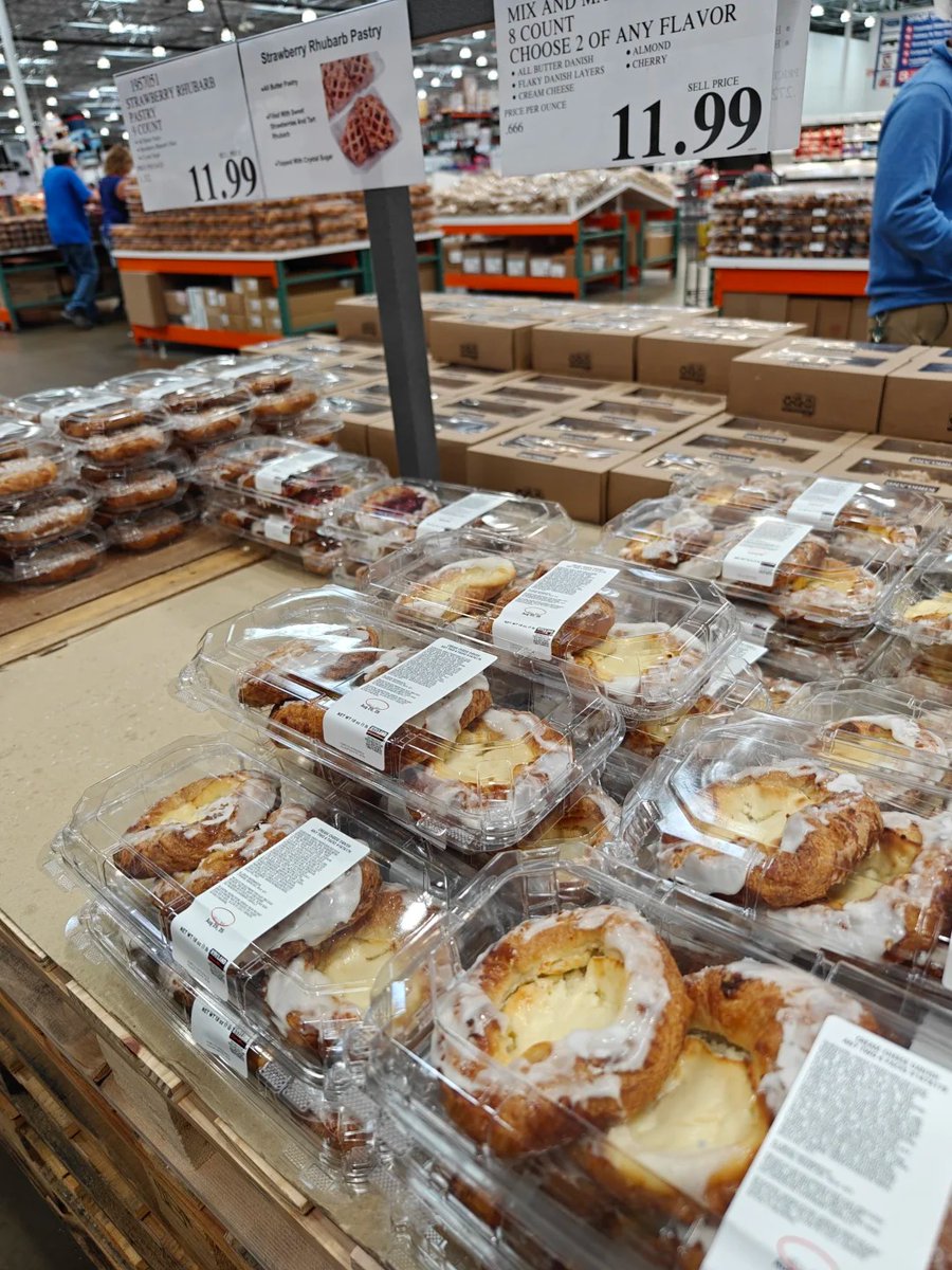 halisumar's tweet image. Supermarket aisles, colorful finds, and little moments of happiness ✨📸. Ready to welcome a brand-new week! 💖