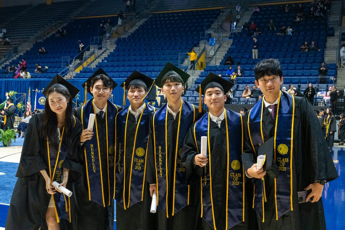 berkeleyinspire's tweet image. “The people who lead, who change, who make a difference in the world? They have one thing in common… They’re relentlessly curious and ask questions about everything.” – Aravind Srinivas '21

Congratulations to the newest group of Cal alums! Relive the #CalGrad festivities from…