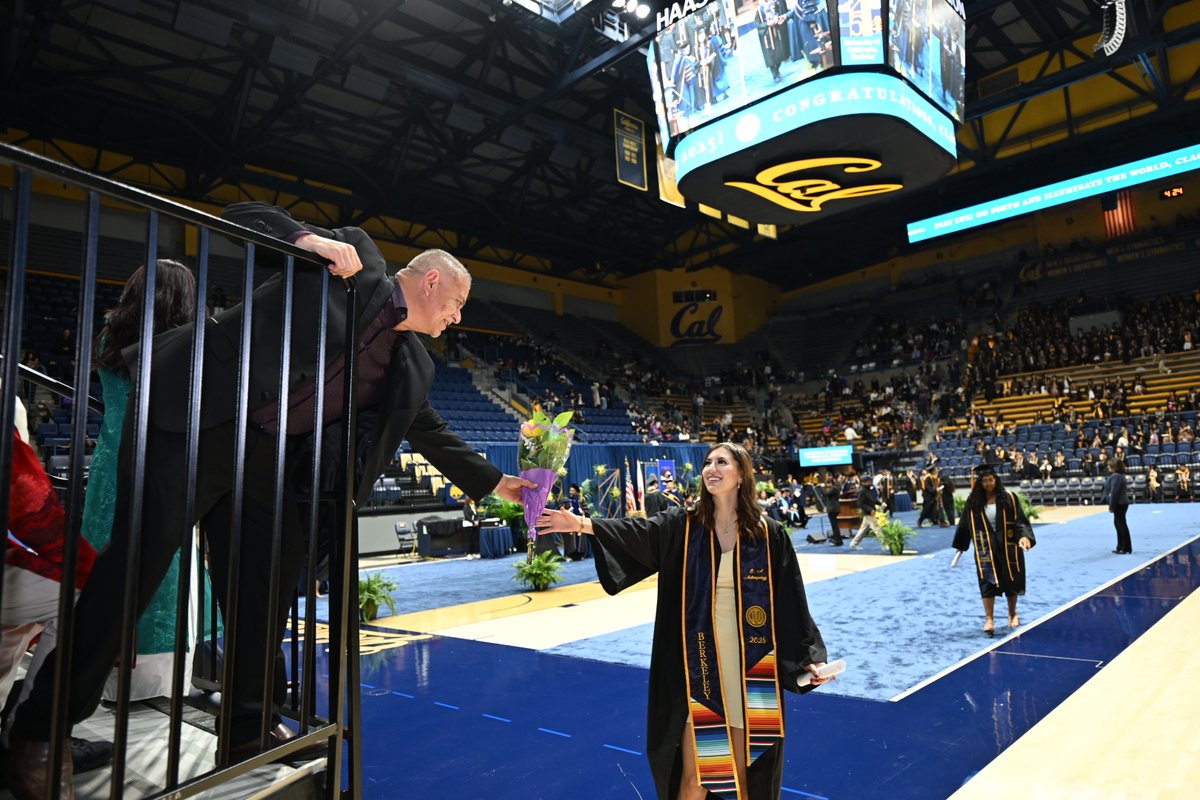 berkeleyinspire's tweet image. “The people who lead, who change, who make a difference in the world? They have one thing in common… They’re relentlessly curious and ask questions about everything.” – Aravind Srinivas '21

Congratulations to the newest group of Cal alums! Relive the #CalGrad festivities from…