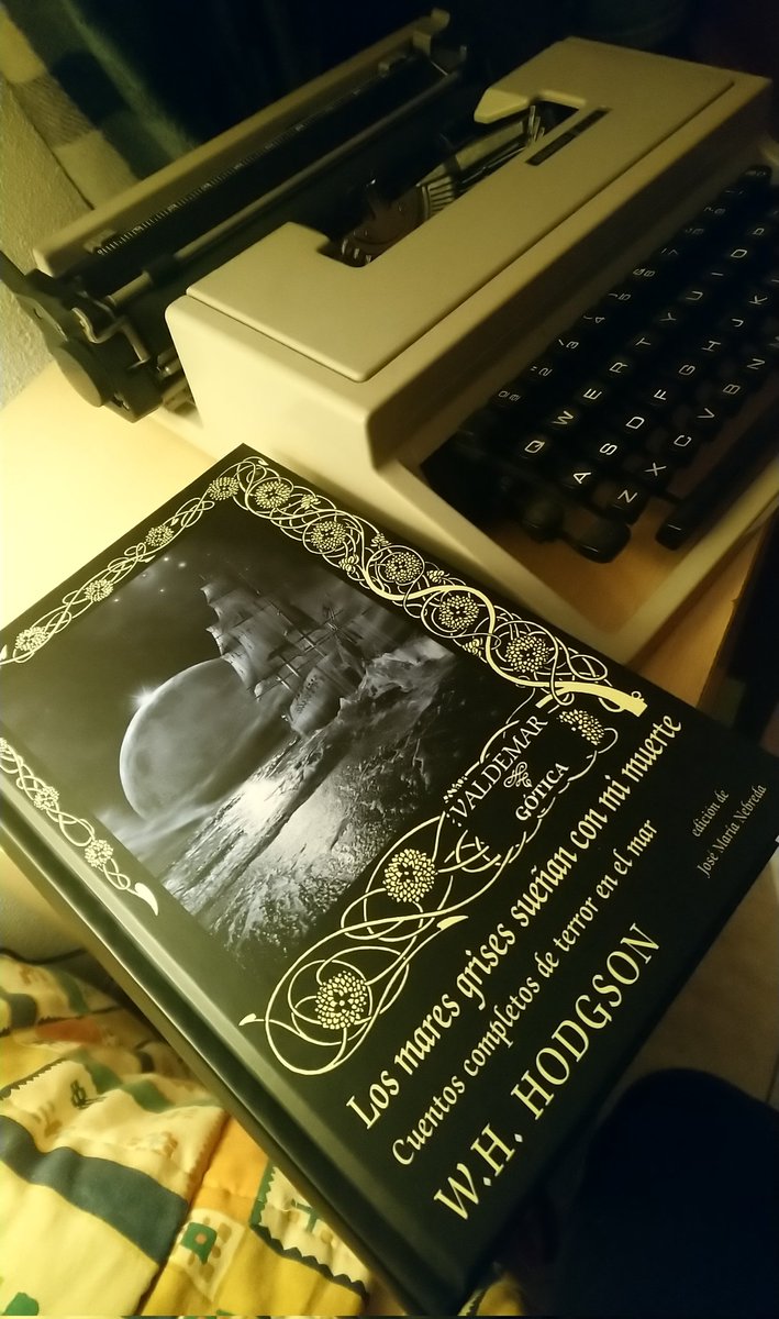 🌌📖 Por fin tengo este maravilloso volumen con todos los relatos marinos de W.H. Hodgson, uno de mis autores favoritos.
Como lector podré soñar y como escritor inspirarme, gracias <a href="/ed_valdemar/">Valdemar</a> 💙