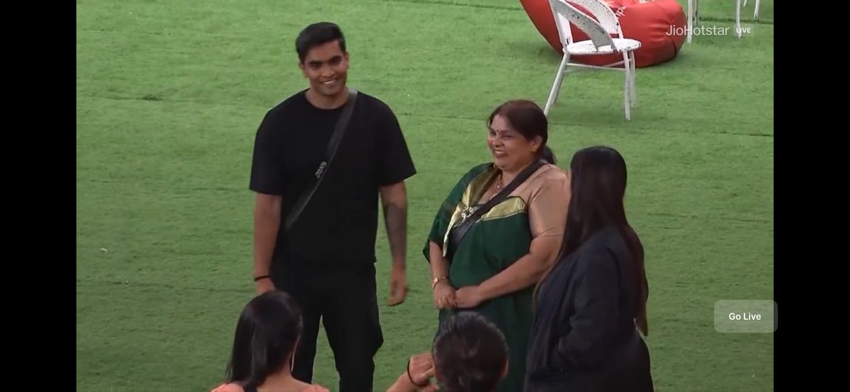 alpasankhyata's tweet image. Don't know if Gilli calls him Bhojanna or not. 

But from now on I call him Bhojanna for sure...

I kinda liked Bhojanna's family 😊 Hope he stays a bit longer in the house 
#BBK12