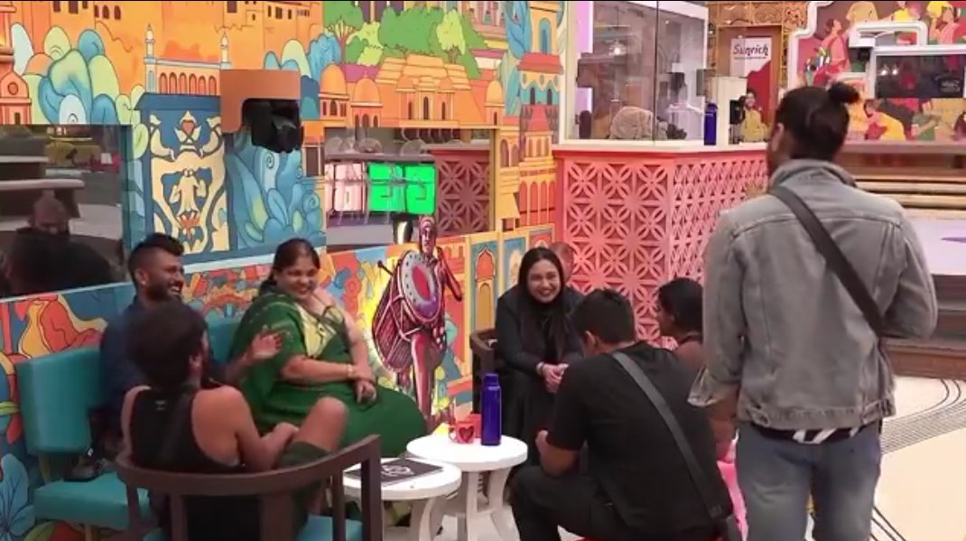 alpasankhyata's tweet image. Don't know if Gilli calls him Bhojanna or not. 

But from now on I call him Bhojanna for sure...

I kinda liked Bhojanna's family 😊 Hope he stays a bit longer in the house 
#BBK12