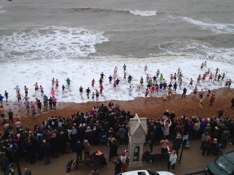 thejohnallen's tweet photo. The big event in Ventnor over Christmas is the Boxing Day Swim at midday on Friday.  Read all about it on my blog https://t.co/QQHFNjr6Bz
#ventnorboxingdayswim #isleofwight https://t.co/dDeesfPgGE