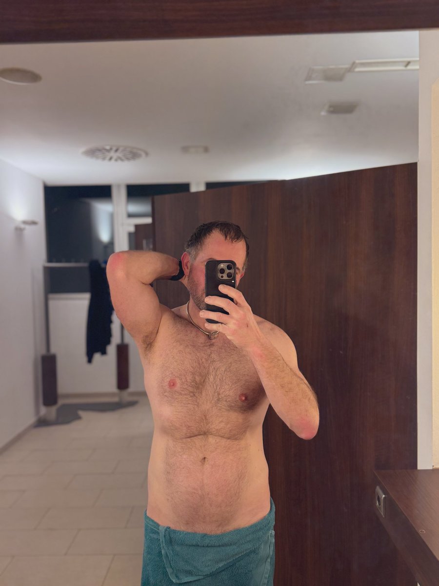 F2P82's tweet image. Gewissen beruhigt für heute. Jetzt schon genervt von Kreaturen die sonst nie ins Gym gehen. Mir graut vor Januar 😅🫠