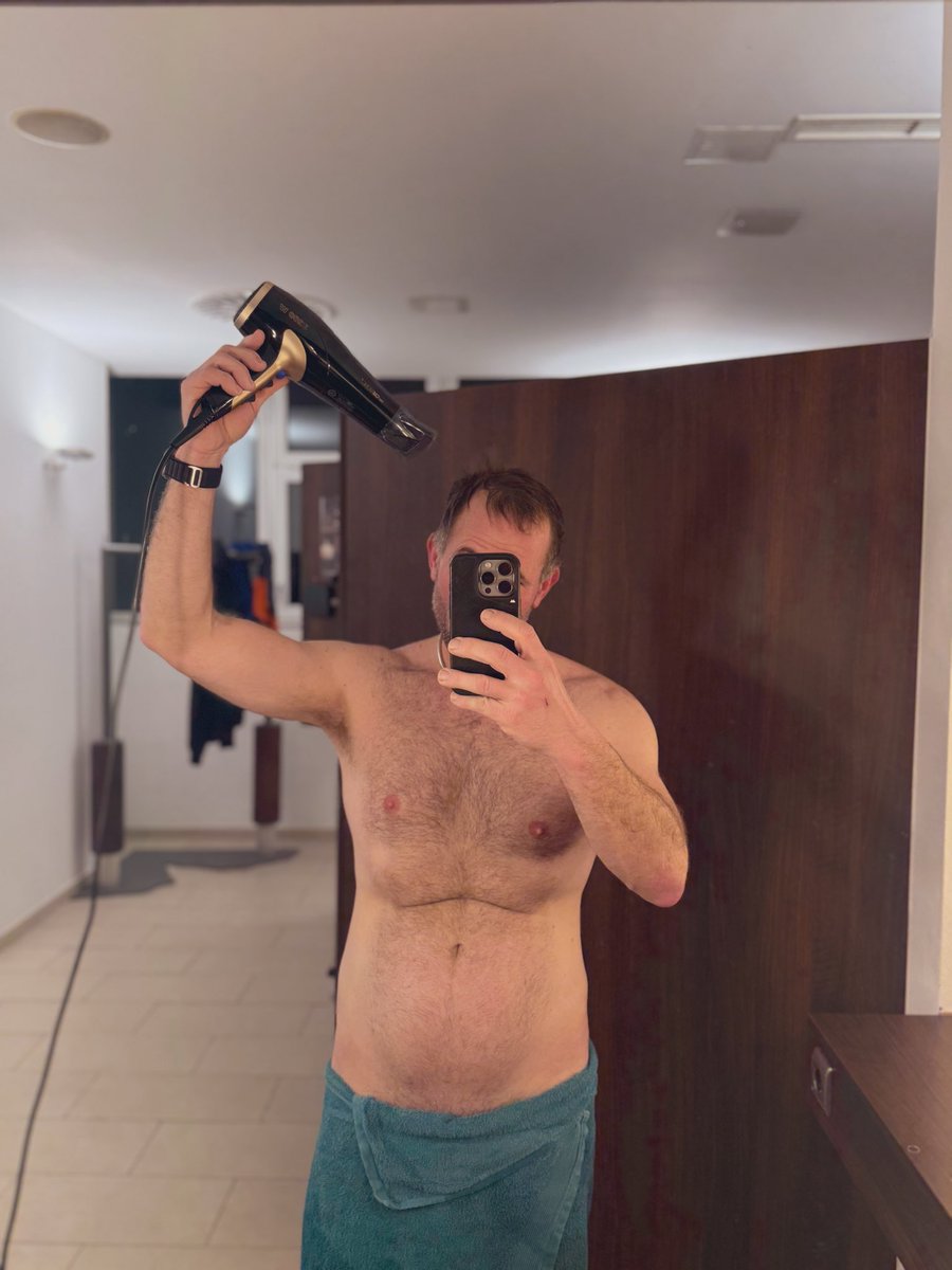 F2P82's tweet image. Gewissen beruhigt für heute. Jetzt schon genervt von Kreaturen die sonst nie ins Gym gehen. Mir graut vor Januar 😅🫠