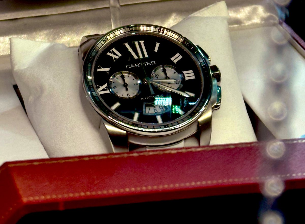 plialta's tweet photo. Se busca Calibre #CartierLove #Cartier https://t.co/xYw6jcHblY