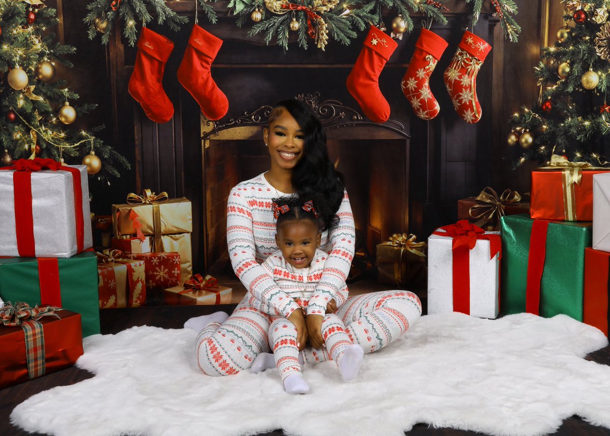 bby_amil's tweet photo. Happy holidays from the Amils🎄❣️ https://t.co/tpcdEo9izv