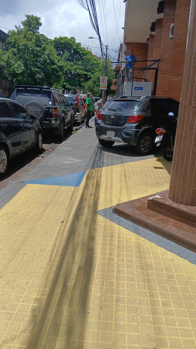 <a href="/manuelrierad/">Manuel Riera</a> <a href="/AsuncionMuni/">Municipalidad de Asunción</a> Para eso estamos, Dr.
Hoy la Unidad de Intervención en el Dominio Público realizó la notificación correspondiente.
Daremos seguimiento.