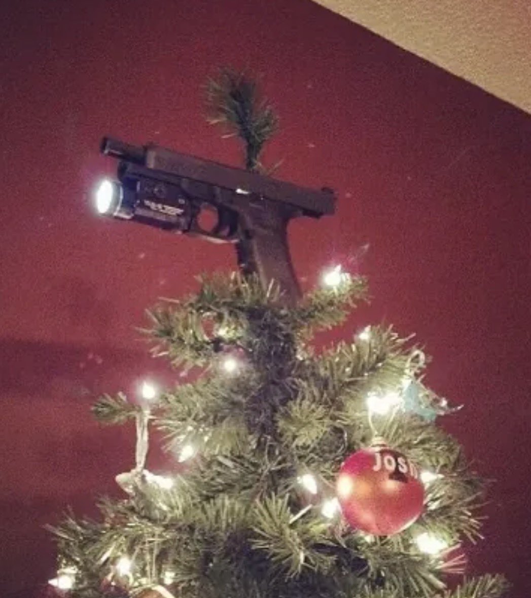 WeaponsVault's tweet photo. Instead of the more traditional tree topper star or angel, he went with a Glock 17, lit up by a tactical light. 

Very festive. I like it. https://t.co/yWgSfhtdMD