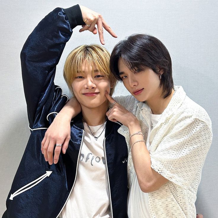 hannie_valuu's tweet photo. ▶On Air || Hyunin Au

Jg un streamer famoso que comparte su dia a dia con sus seguidores. Hj un modelo creciendo poco a poco en una industria donde nada es real. https://t.co/DavZZf4xW9