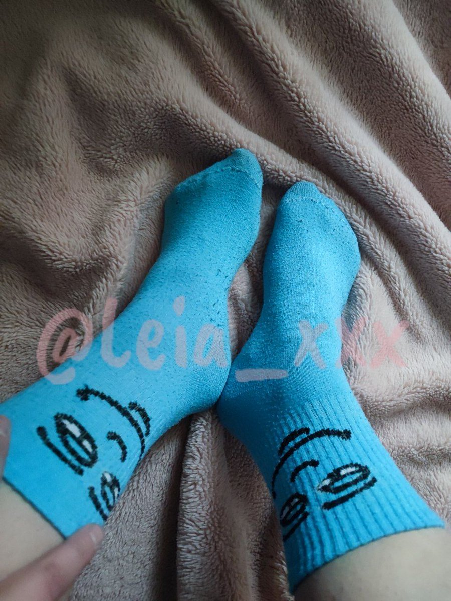 Leia_findom's tweet photo. Vendo mis calcetines usados... Pondre tu nombre en ellos y te los envio bien sudaditos para ti https://t.co/GWxaXmL9E7