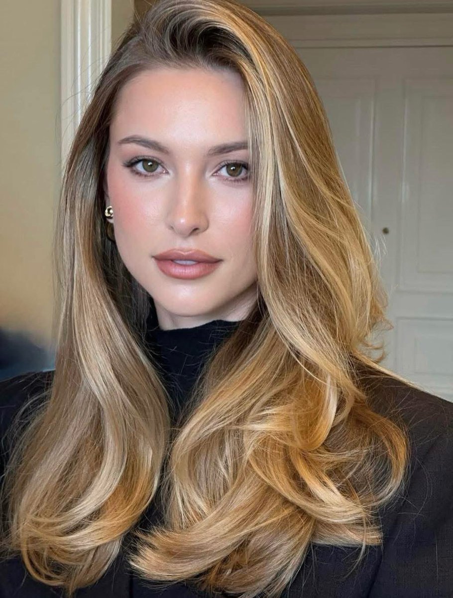 Bornakang's tweet image. Steve Jobs daughter, Eve Jobs.