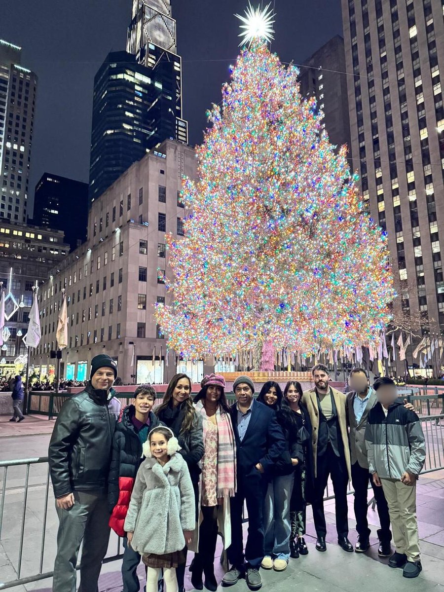QDT_ai's tweet photo. Holiday cheers from our 100% remote QDT team! 🥂🌍 It’s so special when our global team can trade video calls for face-to-face celebrations.

A massive thank you to our incredible team for a fantastic year. We appreciate you! 💙

Merry Christmas & Happy Holidays to all! 🎄✨

#RemoteLife #GlobalTeam #QDT #TechCulture #MerryChristmas #HappyHolidays