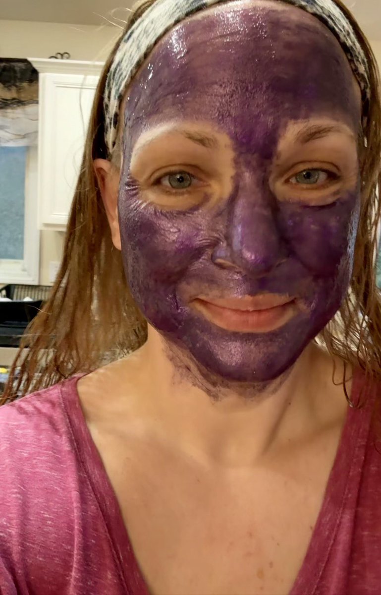 CanillasTracy's tweet photo. Just call me The Purple People Eater! LOL!! 😂💜 The things we do for beauty…💖💜😍 #beauty #purplepeopleeater #hydratingfacemask #thethingswedoforbeauty #dryskin https://t.co/NqGCtsK2h7