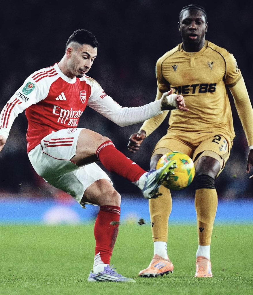 Trip_ple____M's tweet photo. Gabriel Martinelli played like prime Neymar and picked an injury. Someone cursed us fr, there's no other explanation https://t.co/YZpTzAqucU
