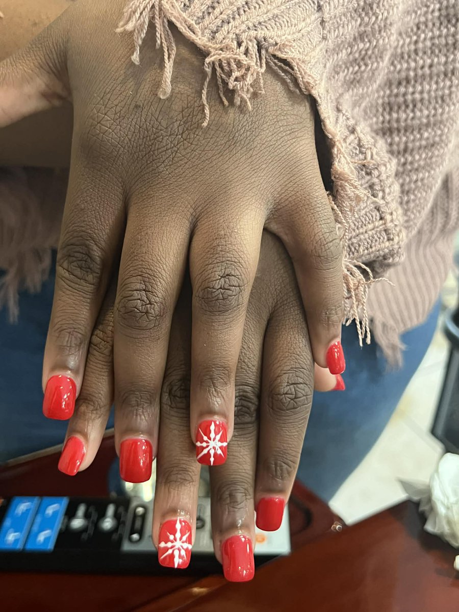 yourmagnethead's tweet photo. Love my nails  so much ^^ https://t.co/jzPyCQpR9n