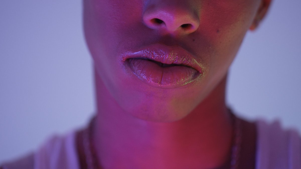 nazzythemic's tweet photo. Up close.

Scenes from Let Me Know.

I Am Nazzy — 3 days.

🎧 https://t.co/CsAdiZifhA

#NazzyNation #GSR #DBE #Firebrand https://t.co/XLLCaOSi9g