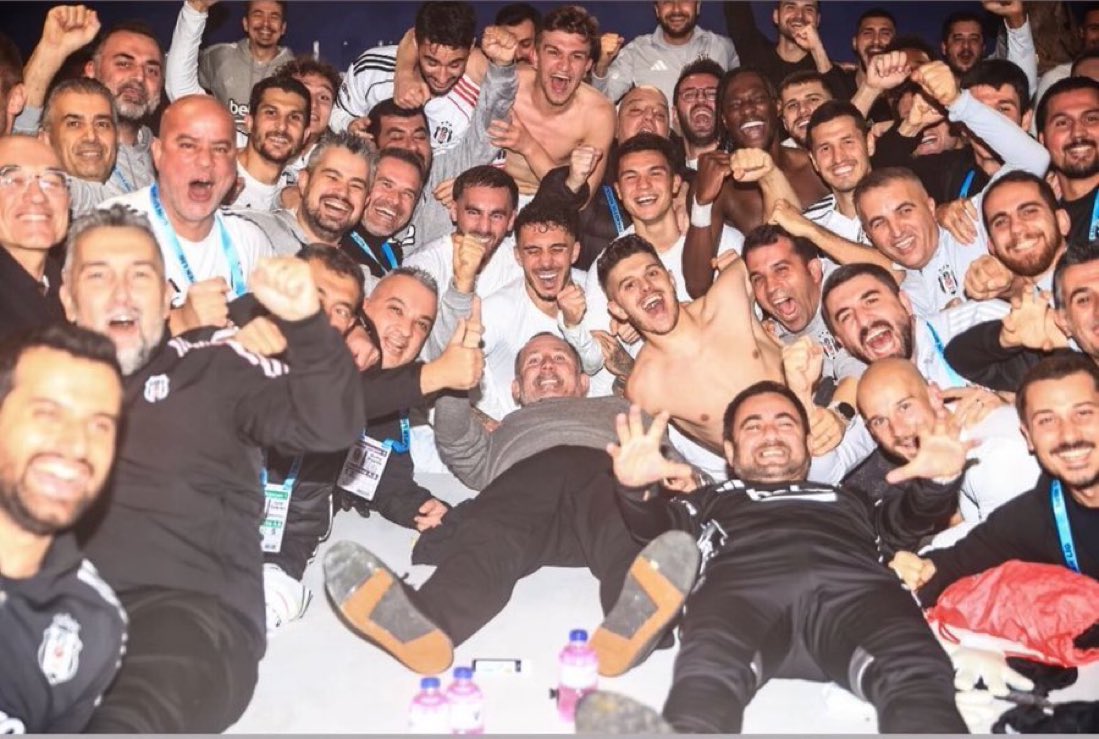 kitlerradolf's tweet photo. Koray’ın bacaklardan sonra Sergenin bacakları 😘 #fenev https://t.co/2aCl76BWwk