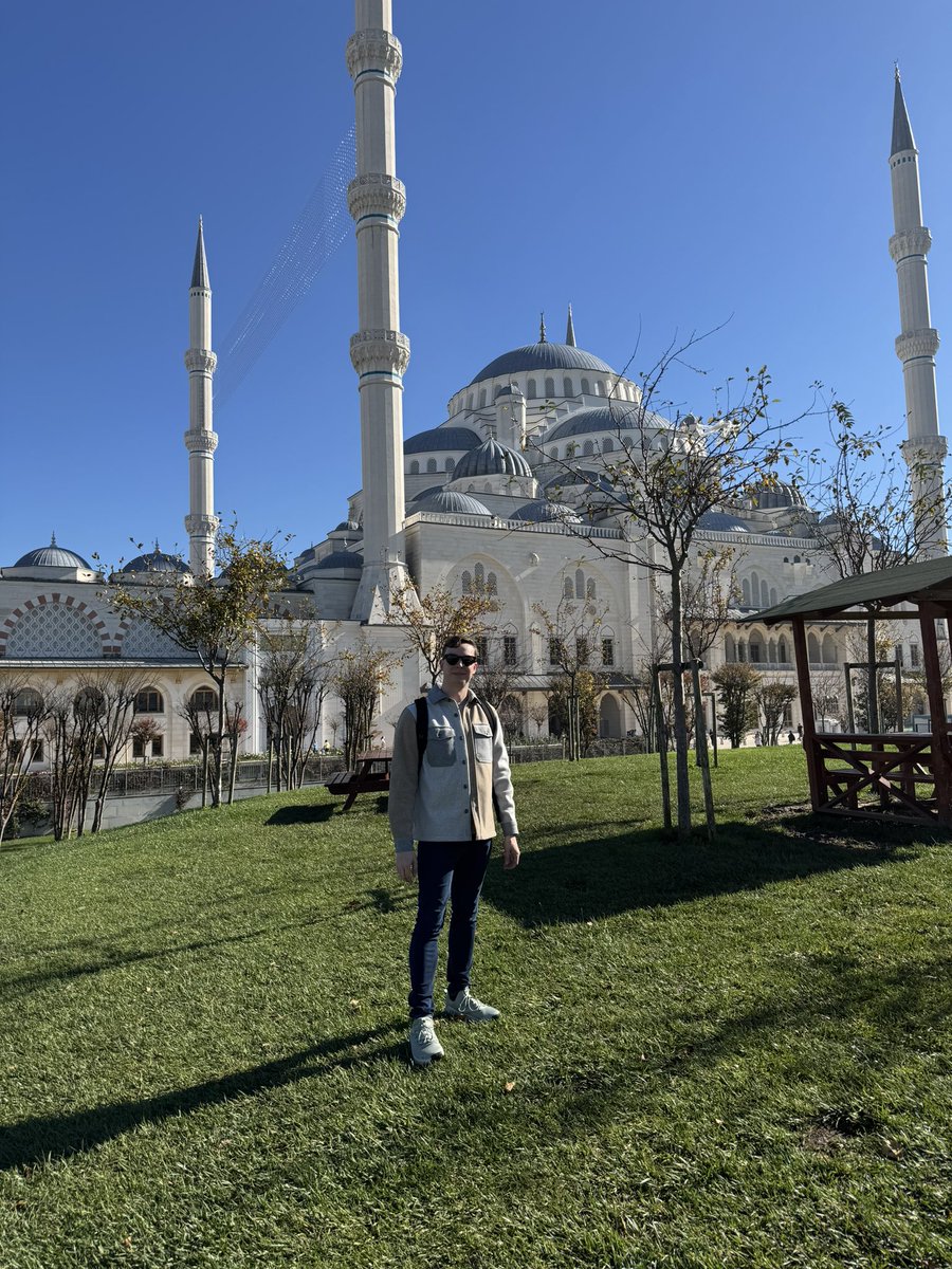 ChrisLKhan's tweet photo. Absolutely stunned by the beauty of Türkiye. I cannot believe that I had the opportunity to stand in the Hagia Sophia. https://t.co/74Lsv2ExTY