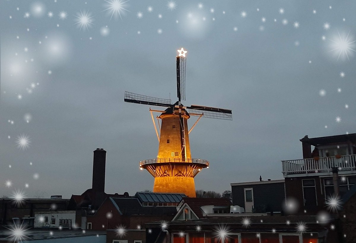 With the giant Christmas #star in place on top of the #windmill #Molen de Vrijheid as well as all the other windmills in #Schiedam #Holland I wish all of my followers a #MerryChristmas 
#VrolijkKerstfeest