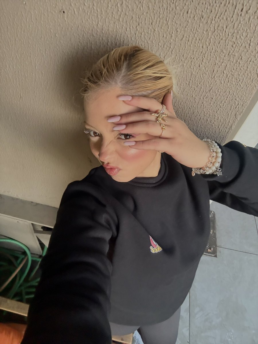 loveiser's tweet photo. vazgecemedigim o poz🤧 https://t.co/5Er4ei4H0S