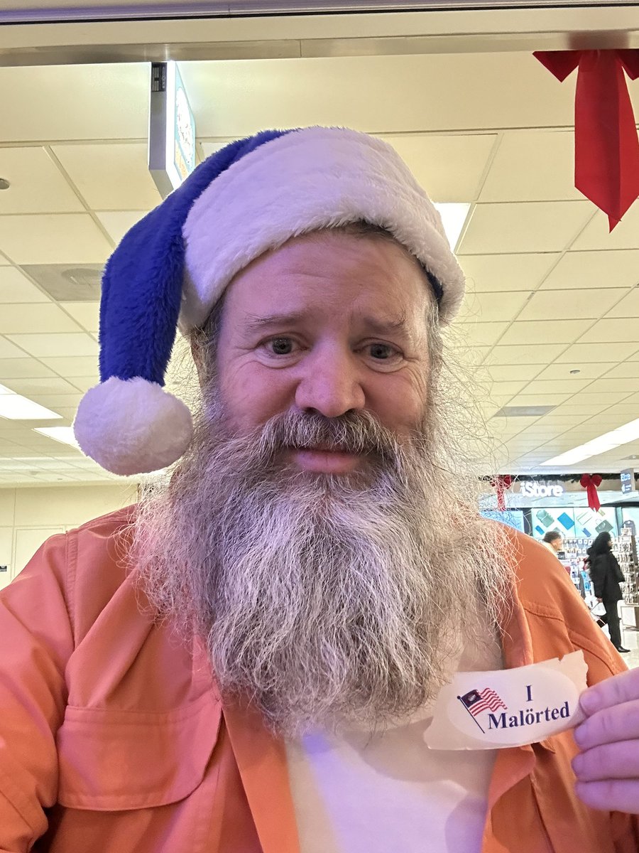 seanyodarouse's tweet image. Connecting at MDW and doing my part for the #Calgorithm