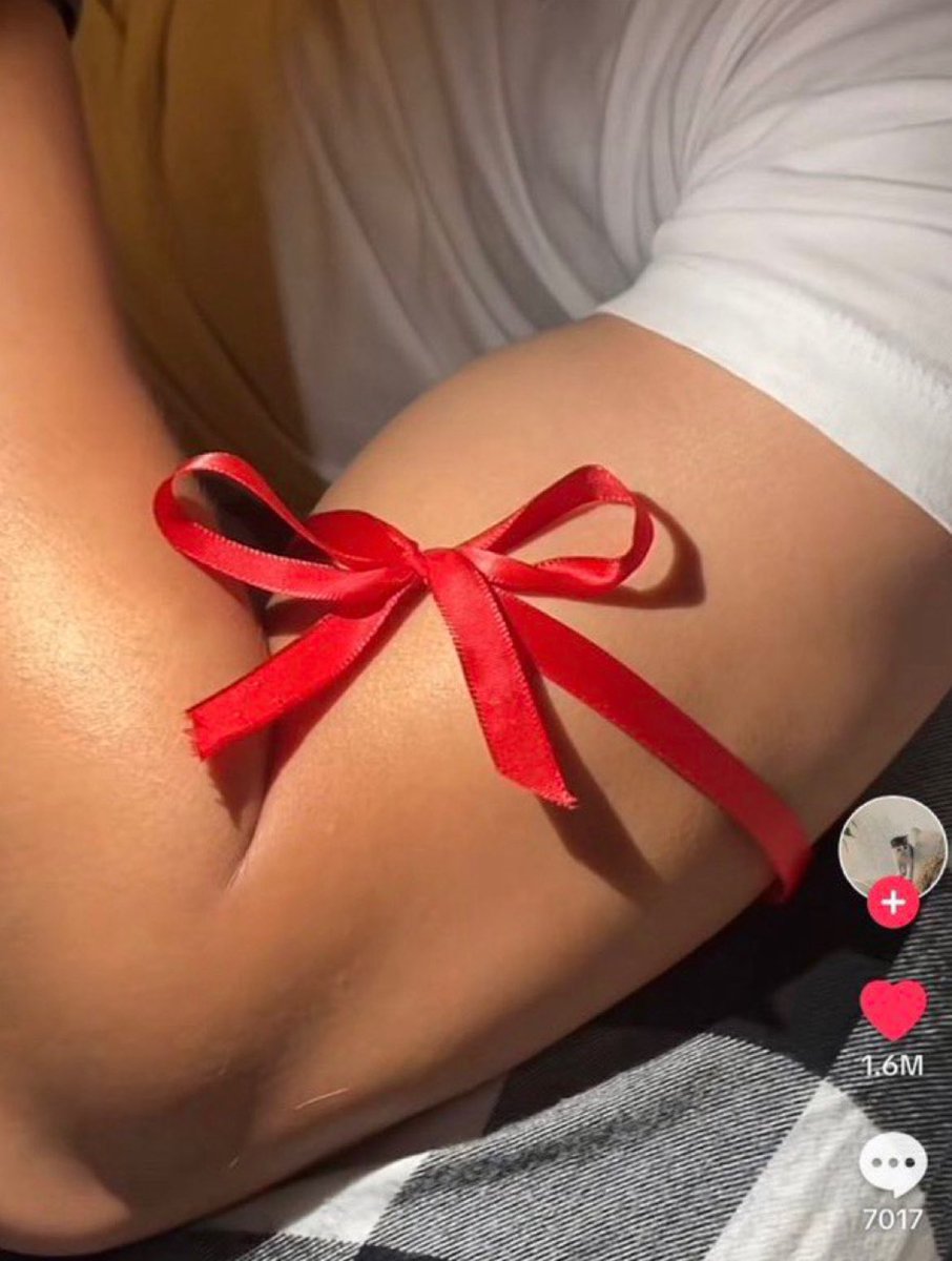 nocontextgayy's tweet image. christmas is coming