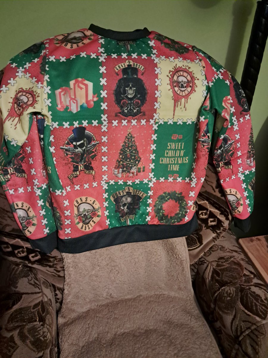 I'm a huge Guns n Roses fan, so I have the right shirt for Christmas 😊👕🎅🎄🎁❄️❄️❄️🤘🤘🤘🤘🤘🤘
