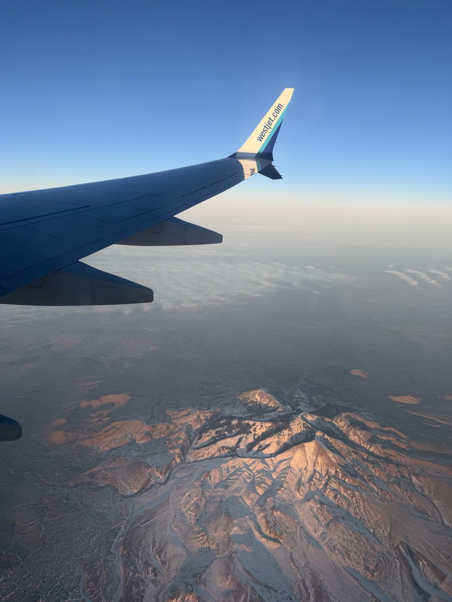 chris_burt's tweet photo. @WestJet #WestJet 🇨🇦⛷️ https://t.co/9K4oLY3OrR