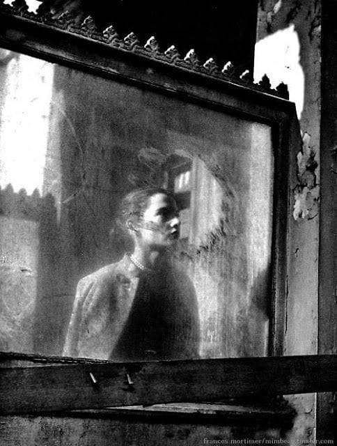 "La vida cambia rápido.
La vida cambia en un instante.
Te sientas a cenar, y la vida que conoces se acaba".
Joan Didion
📷Julian Wasser