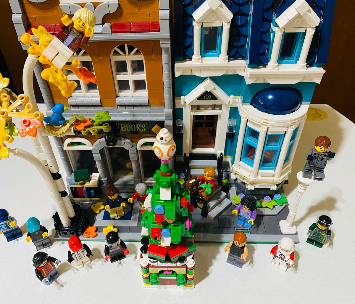 ChavaTheMan's tweet photo. Y llegó la Navidad a la colonia!! Y con ella los milagros del pago de nuestras deudas y puño de bonos cayendo en muestras manos! Vamos a gastar! Que no quede nada!! #navidad #christmas https://t.co/9HHTxulW2x
