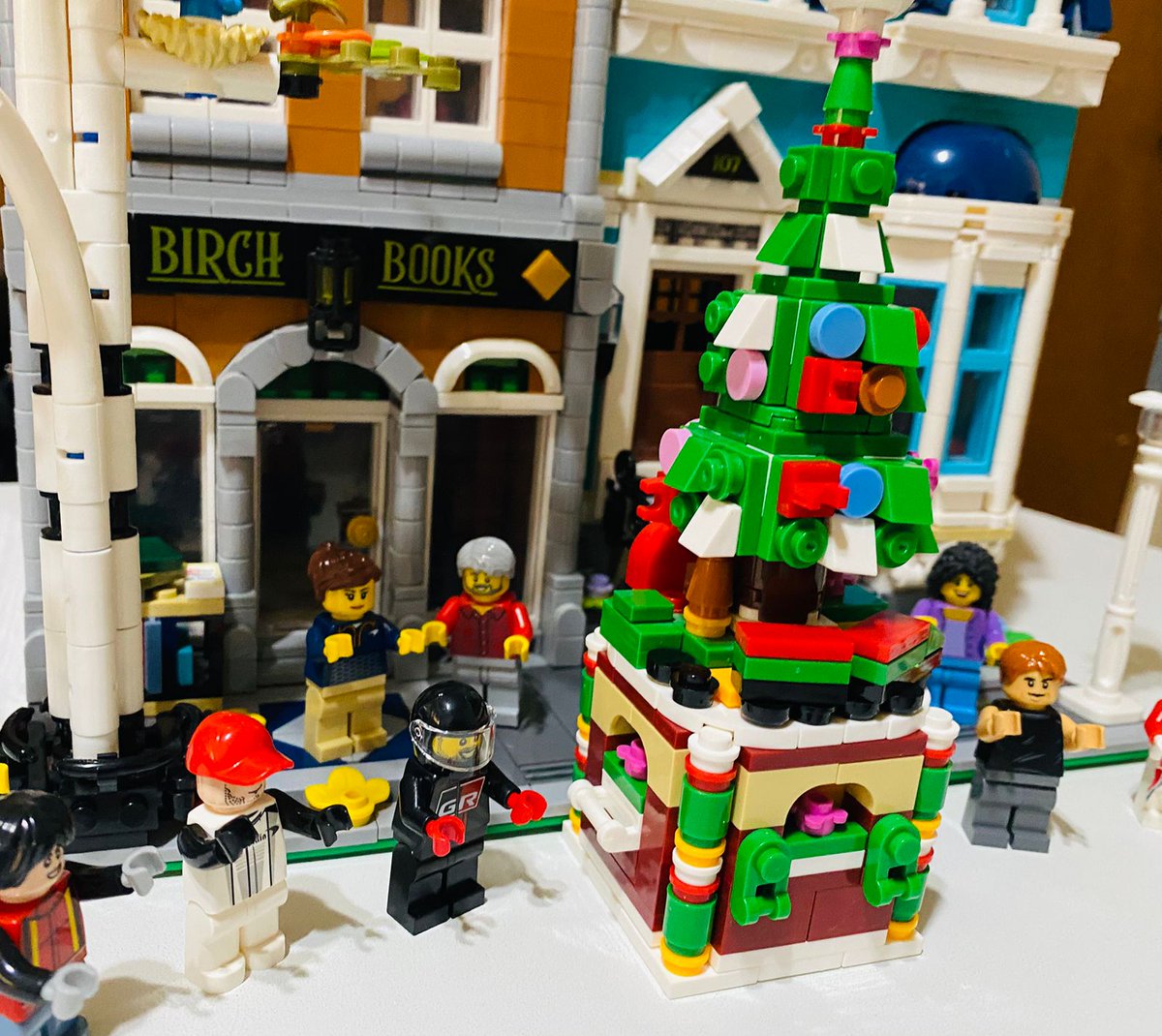 ChavaTheMan's tweet photo. Y llegó la Navidad a la colonia!! Y con ella los milagros del pago de nuestras deudas y puño de bonos cayendo en muestras manos! Vamos a gastar! Que no quede nada!! #navidad #christmas https://t.co/9HHTxulW2x