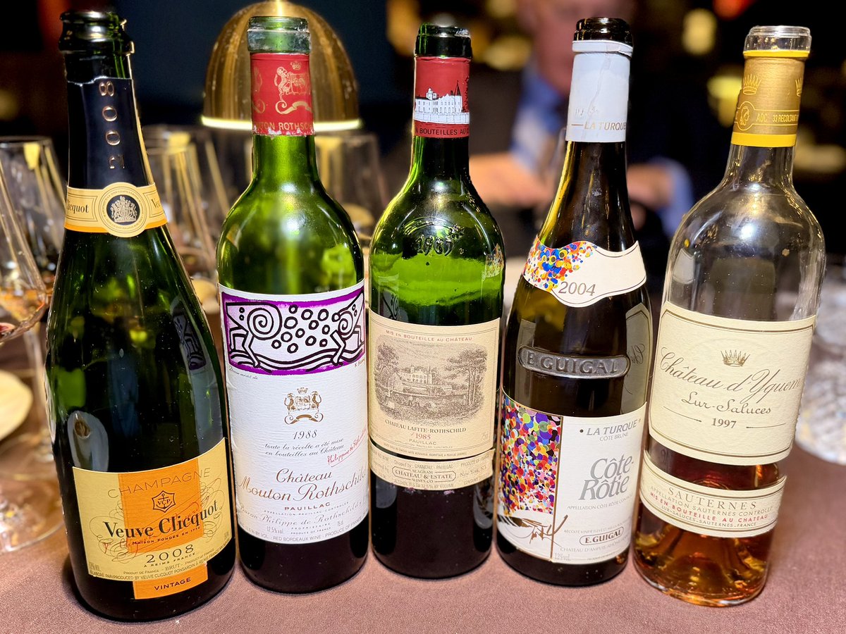 RoebuckSteve1's tweet image. A fantastic #culinary experience last night at @_ChefMichaelMin  Bourbon Steak in #LasVegas 

#wineintheglass #foodontheplate #winepairing @CHARLIEWINES @cynthia_hayes @Constan70997526 @CoastCabCritic @teamhrc @AmauryCarrasco @Noles31BB @jwalkermobile @Friscokid49 @AttorneySomm