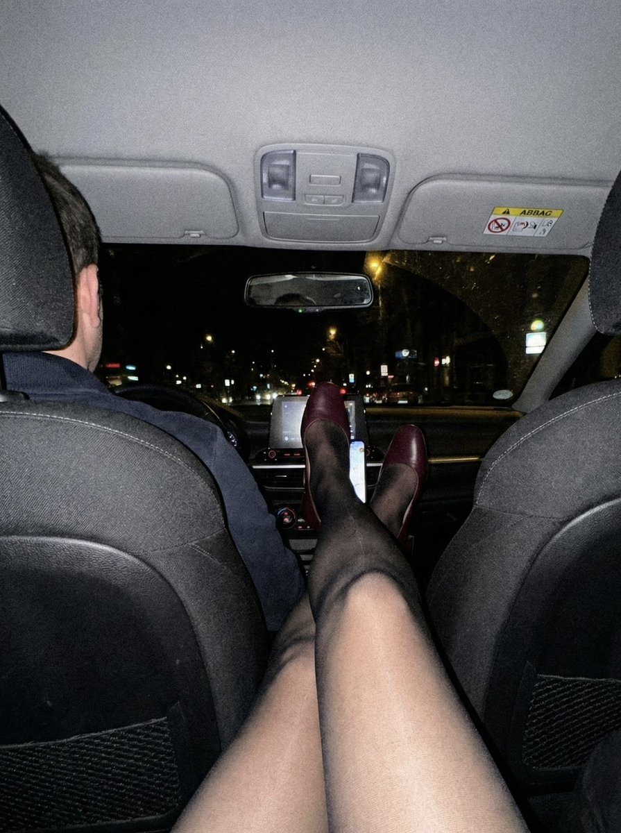 MeMyselfMath's tweet image. Le trajet avec Samy le Taxi s’est TRÈS bien passé 
Bien arrivée à Paris les losers 💅