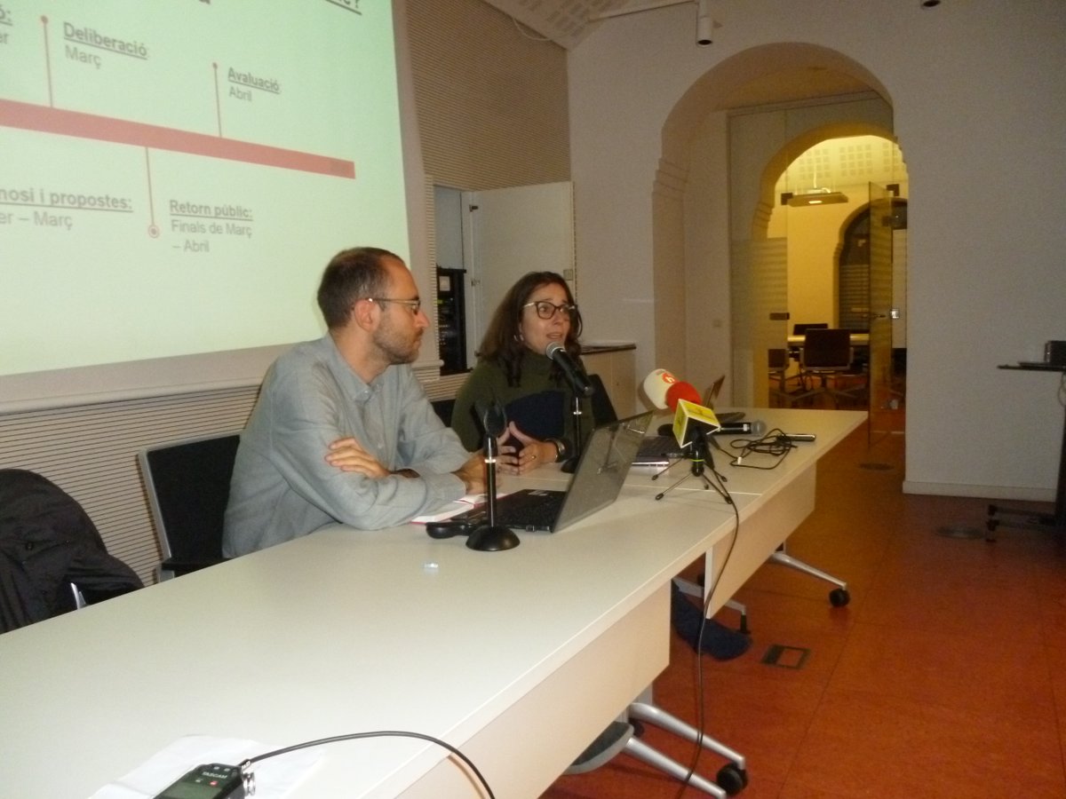 sants3radio's tweet photo. El @BCN_SantsMont obrirà al febrer un procés participatiu per definir els usos del futur Espai Diputació.
Al #SantsMontjuïcAlDia escoltem la crònica de la reunió informativa amb el veïnat d'#Hostafrancs.

🎧Audio👉https://t.co/4adQ8brOhm
📰Notícia📸👉https://t.co/wo2cfhXDHw https://t.co/COJmGR2qMt